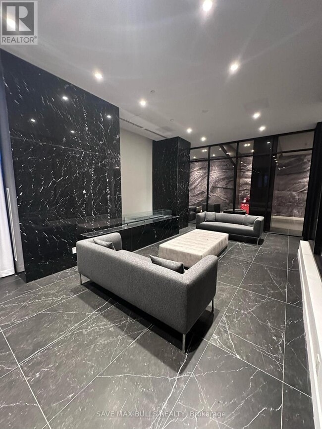 Building Photo - 308 Jarvis St