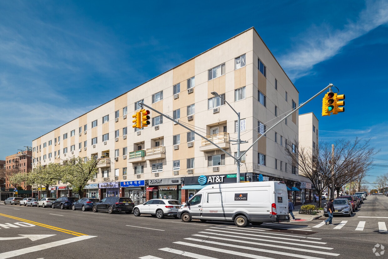 Foto del edificio - 150-09 Northern Blvd