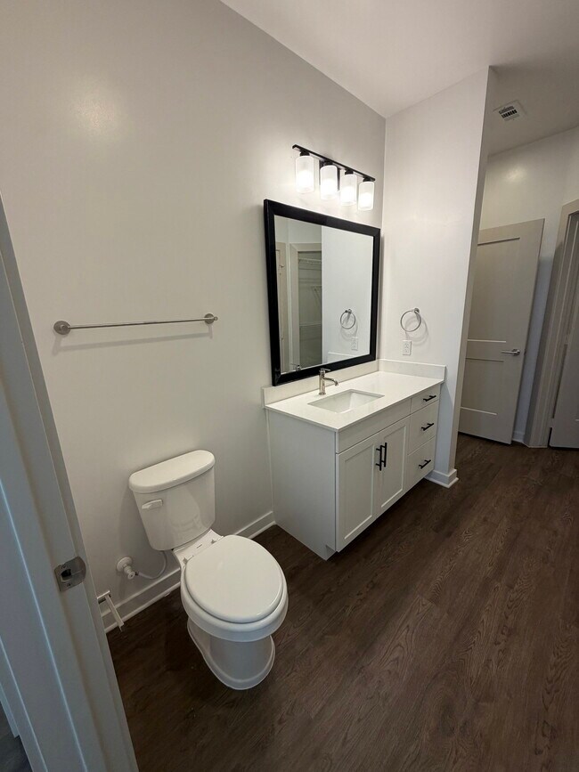Building Photo - 1900 Interstate 20 Apt #6106, Grand Prairie, TX 75052 - 1 BR 1 BA condo