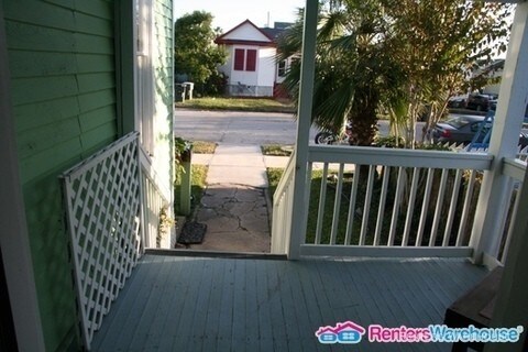 Building Photo - 2814 Avenue Q 1/2