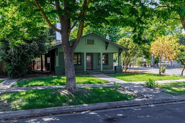 Foto del edificio - 3 bedroom home for RENT in Modesto - Close...