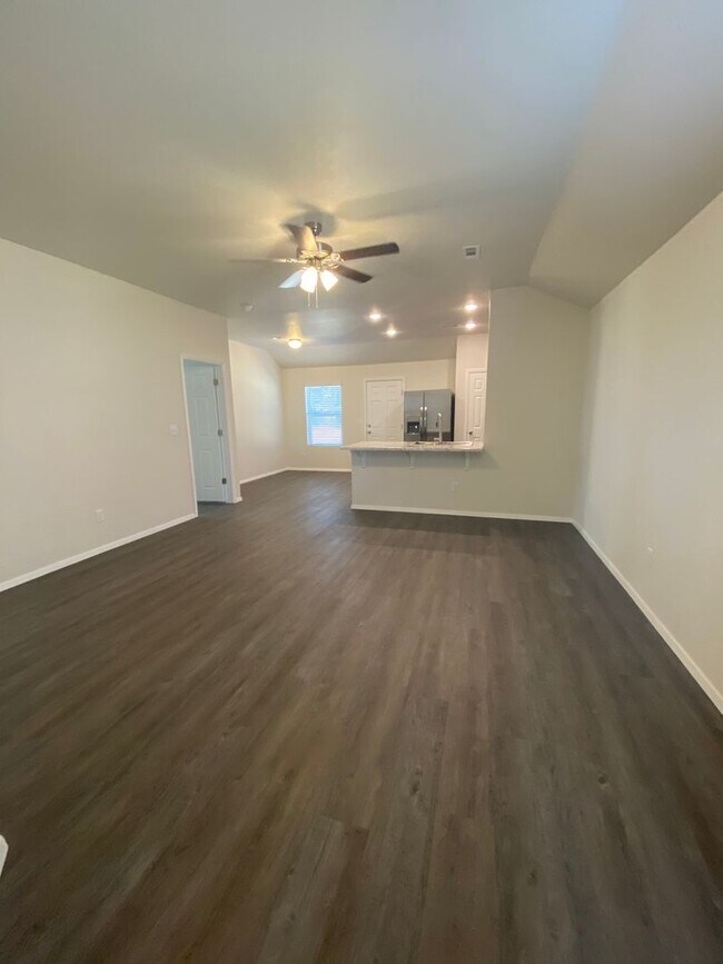 Building Photo - *MARCH MADNESS SAVINGS!* Three Bedroom | T...