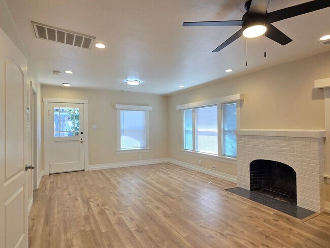 Foto del edificio - 450 S Shoreline Blvd