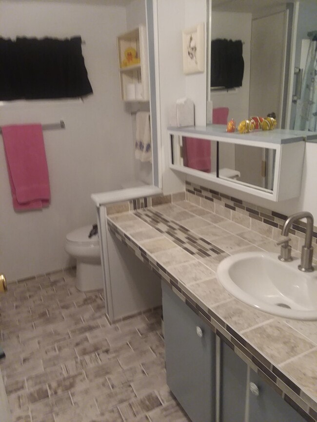 2019 changed bath to shower - 30424 Francis St