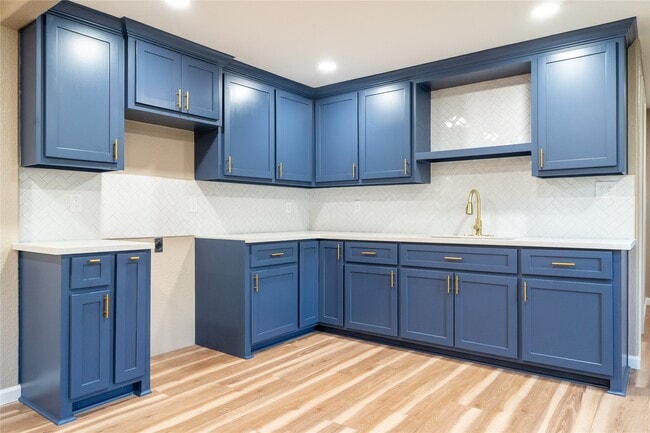 Building Photo - 130 E Bernard St