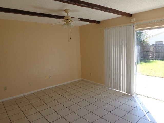 Building Photo - 3/2 w/ Fenced Yard in Pine Hills