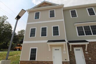 Building Photo - 101 WILLOWSTONE Ct