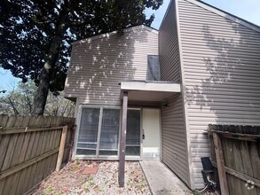 Building Photo - 511 Fox Run Ave