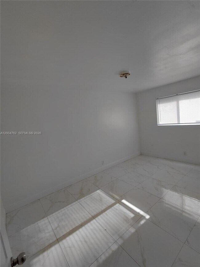 Foto del edificio - 5641 NW 15th St