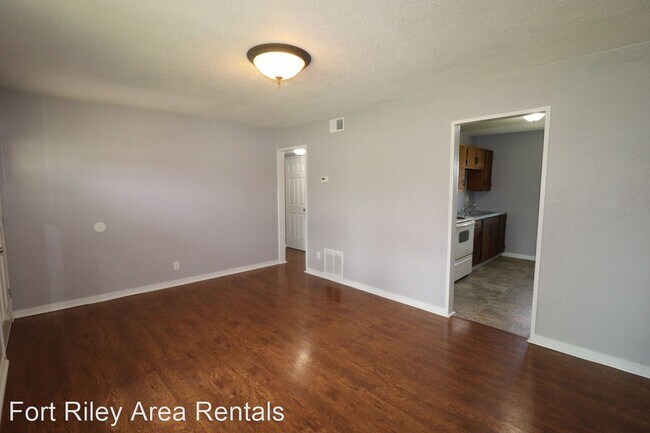 Building Photo - 2 br, 1 bath House - 1004 W 12th St
