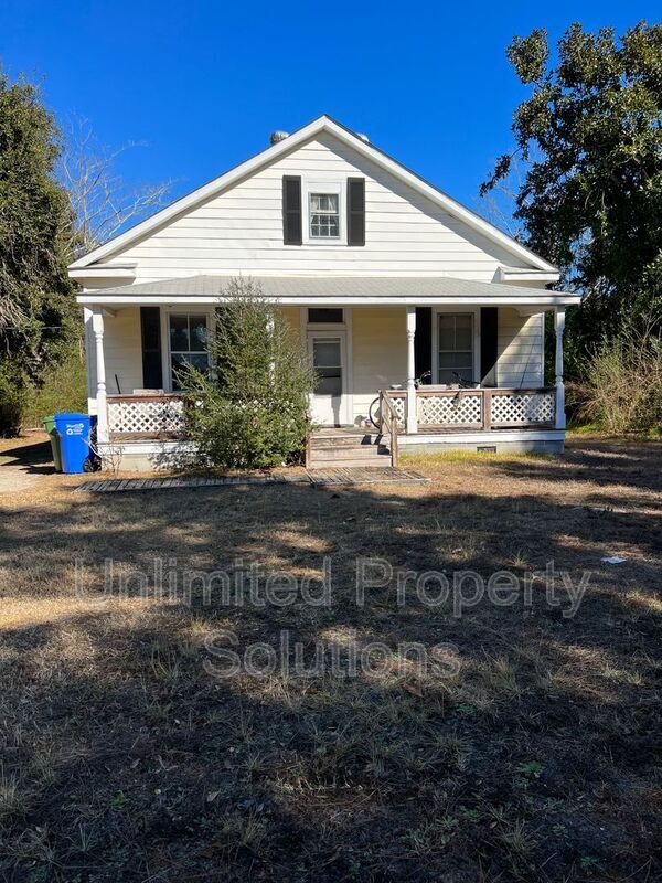 Building Photo - 1601 Allens Ln