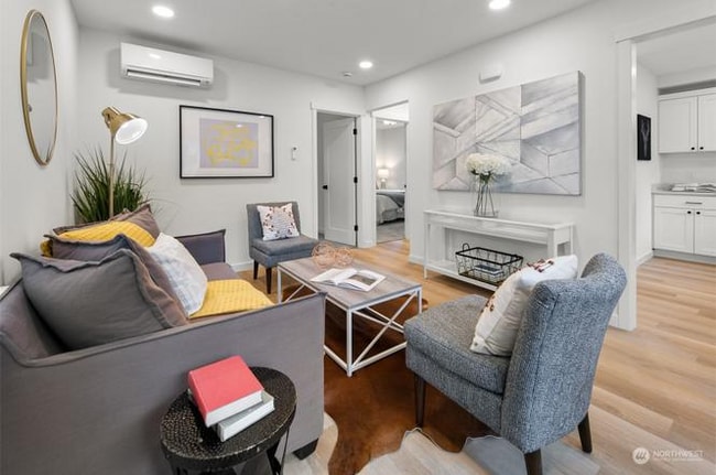 Building Photo - 3425 21st Ave S