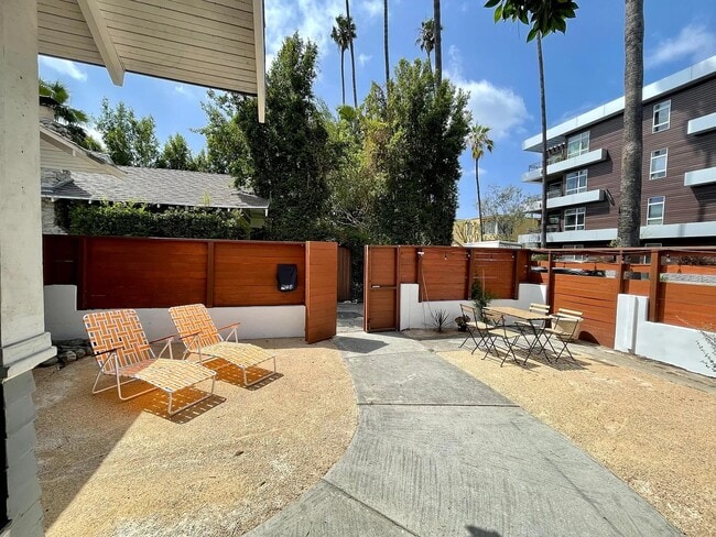 Building Photo - 6000 Carlton Way