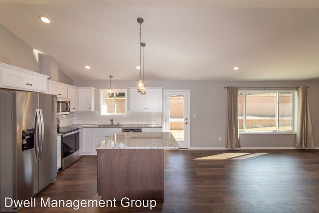 Foto del edificio - 3 br, 2 bath House - 5684 56th Street Nort...
