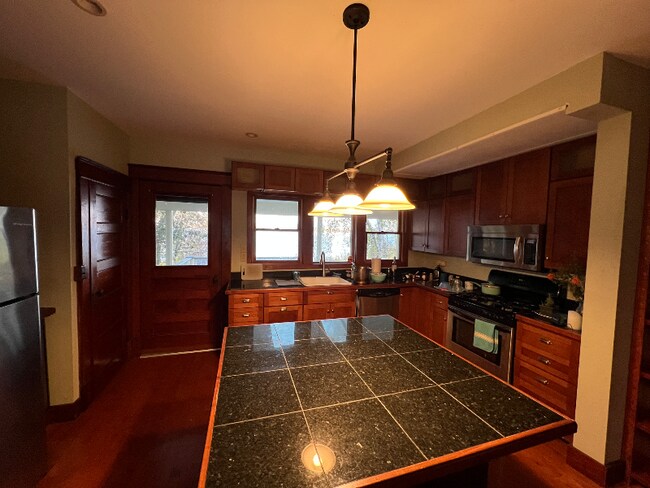 Foto del edificio - 2260 Lake Shore Rd