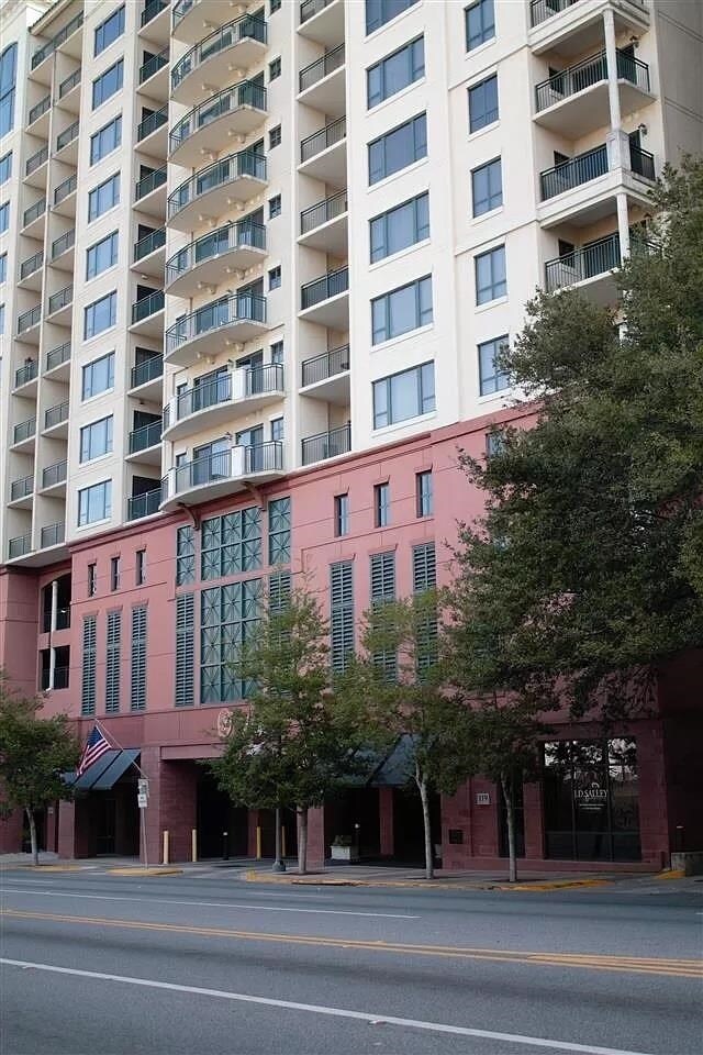 Foto del edificio - 121 N Monroe St