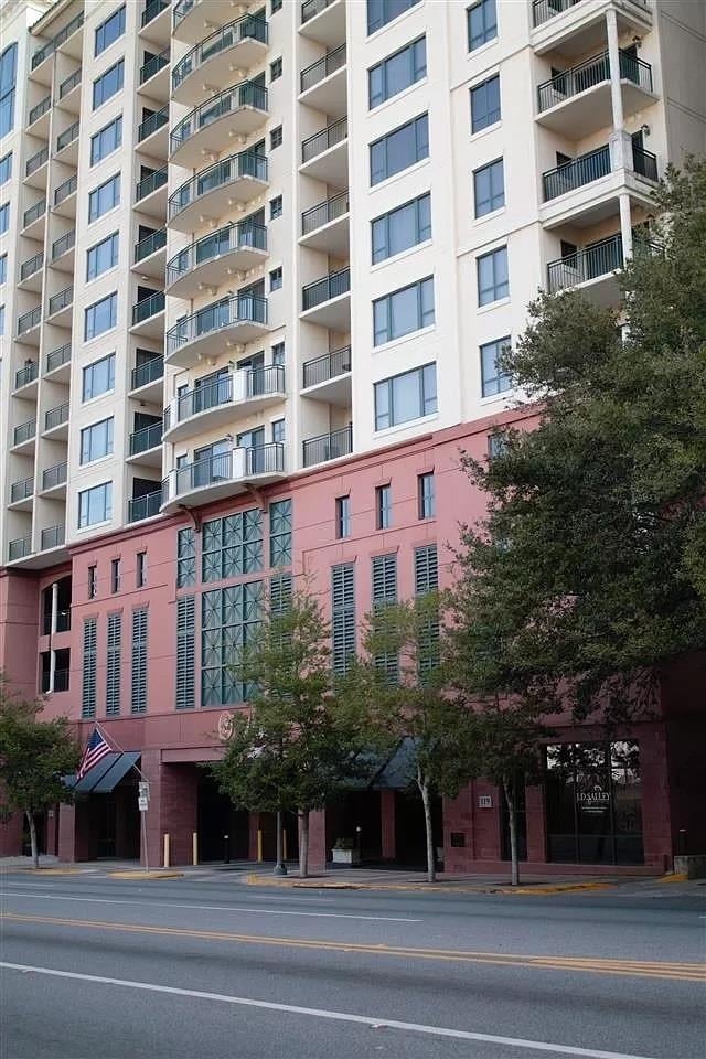 Building Photo - 121 N Monroe St