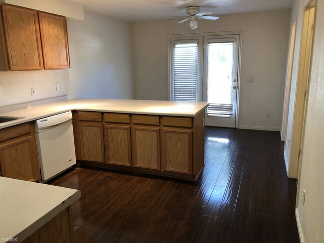 Foto del edificio - 2 br, 1.5 bath 4plex - 1175 South 200 West 2