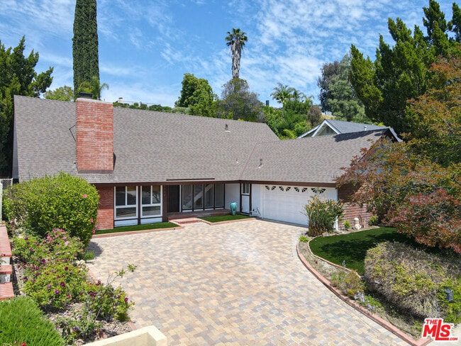 Building Photo - 4220 Towhee Dr