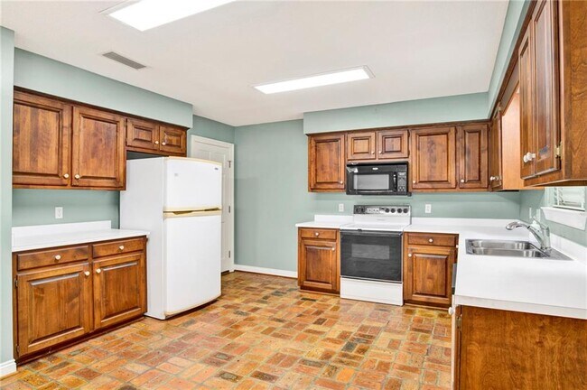 Building Photo - 2505 Elma Dr