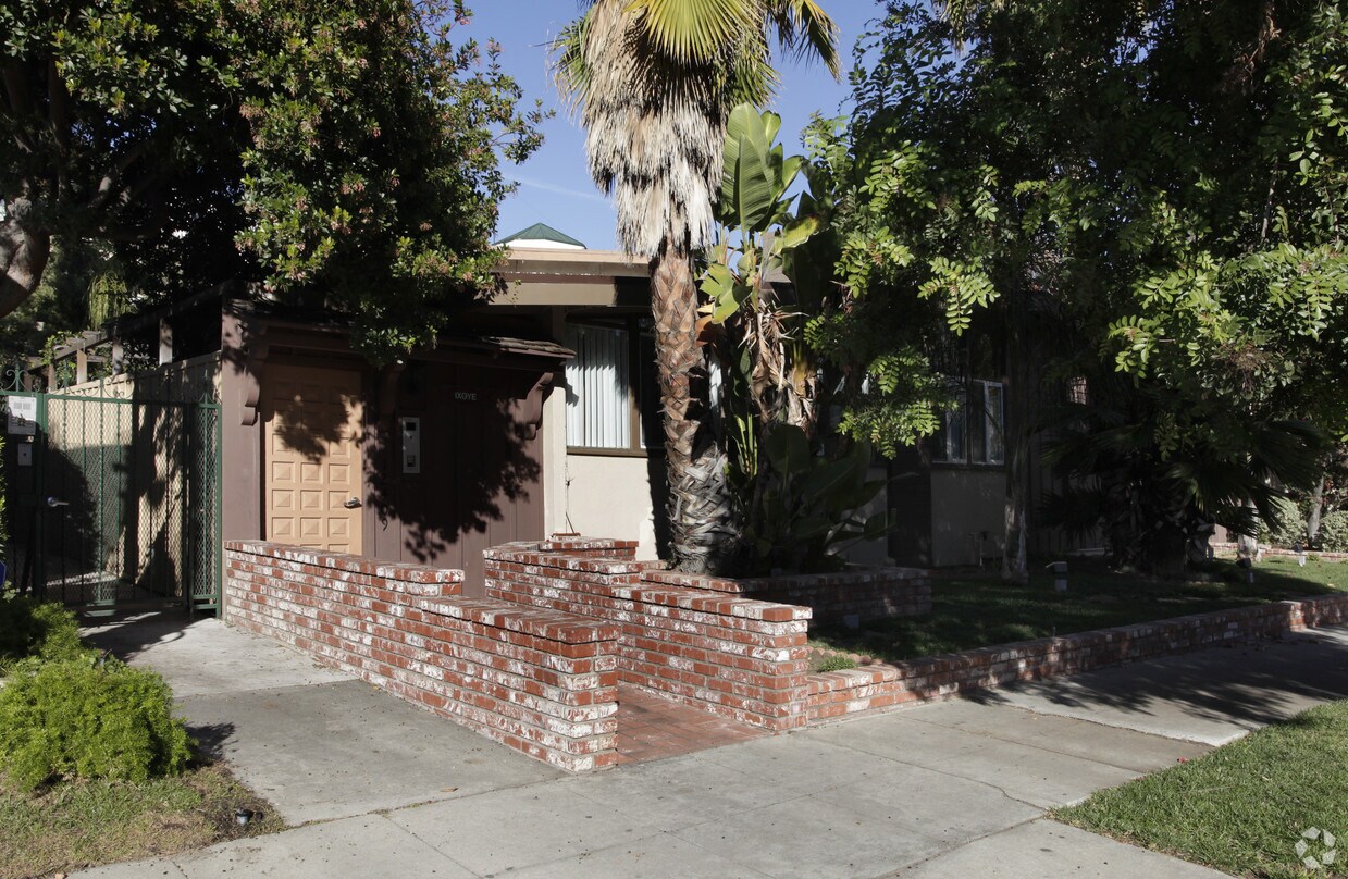Foto del edificio - 12409 Archwood St