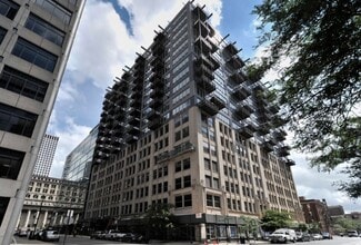 Building Photo - 565 W Quincy St