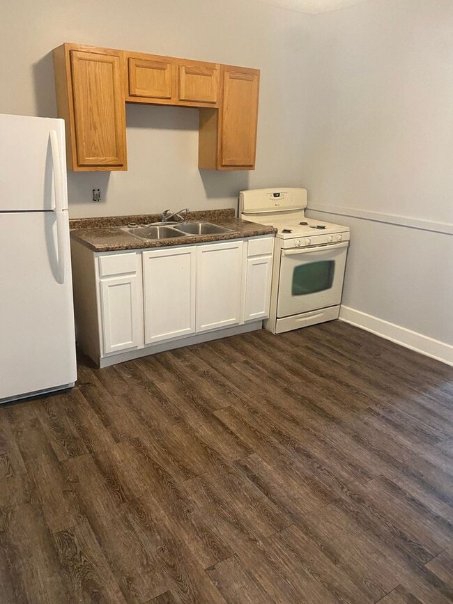 Building Photo - 3550 Seymour Ave