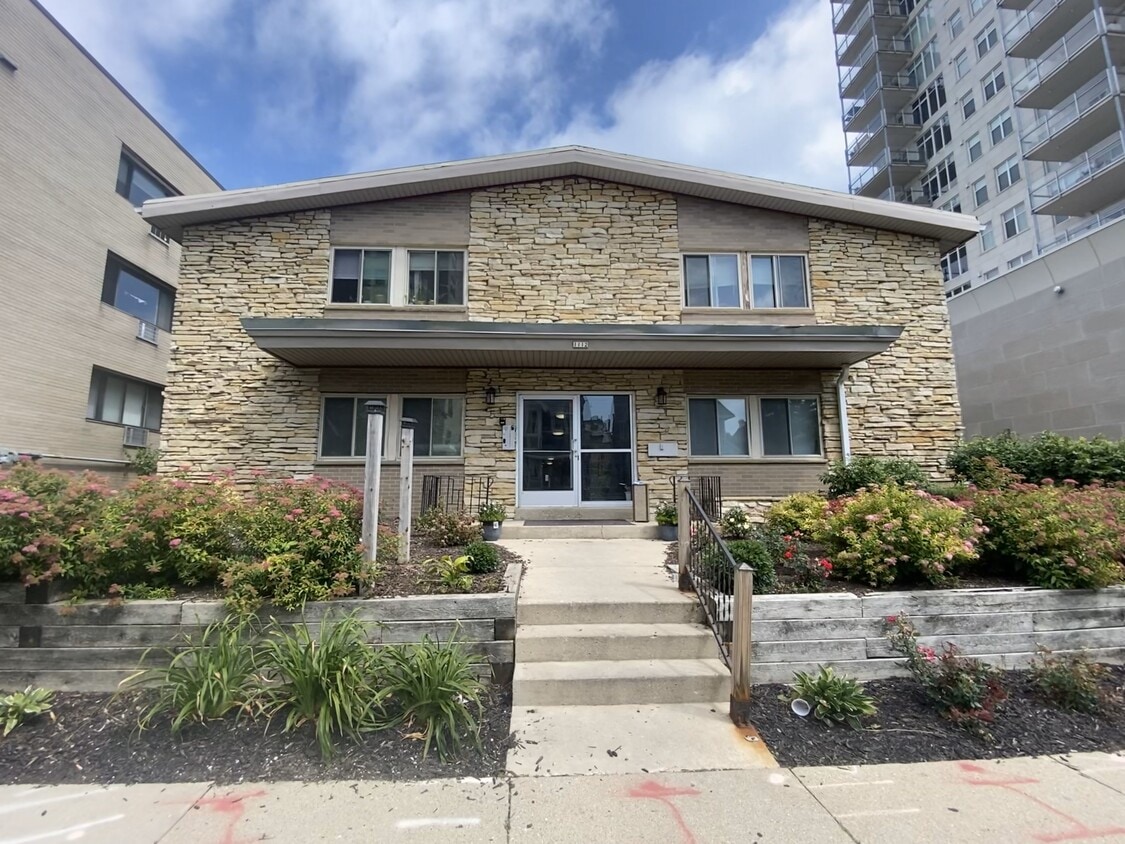 Building Photo - 1112 Knapp