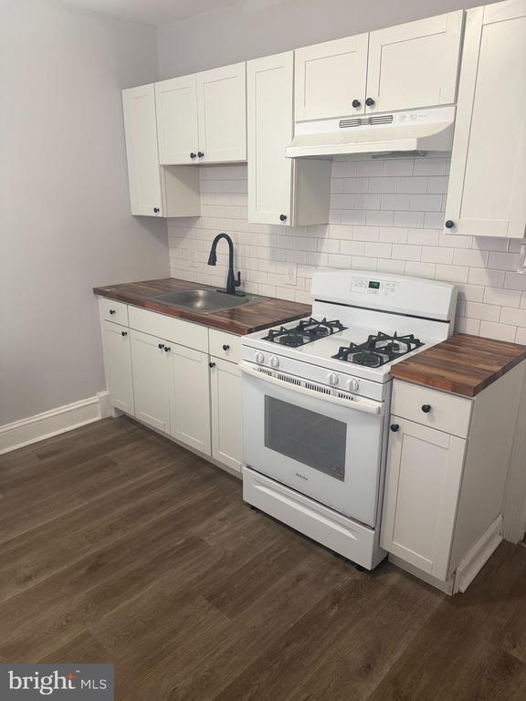 Building Photo - 6 S Cedar Ln