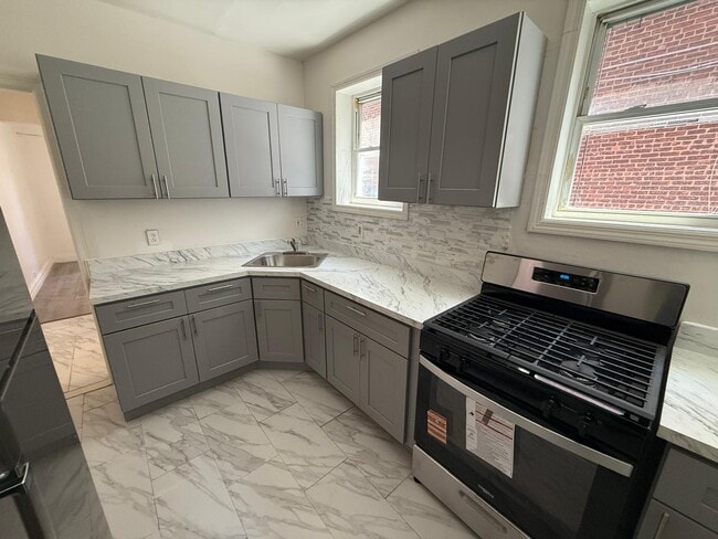 Building Photo - 867 E 231st St
