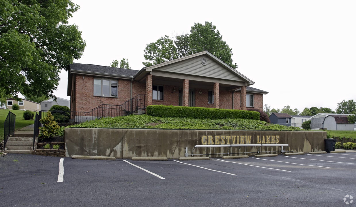 Building Photo - Crestview Lakes