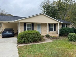 Building Photo - 1505 Foxwood Dr