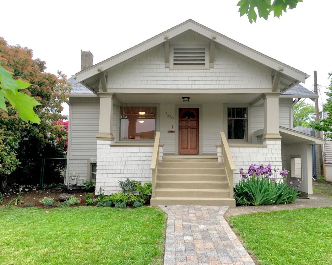 Foto principal - Vintage 2 Bedroom House in Downtown Eugene