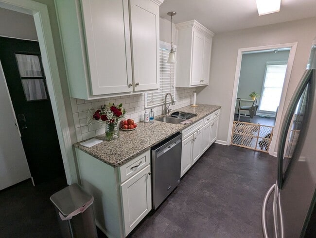Building Photo - 1205 Heritage Dr