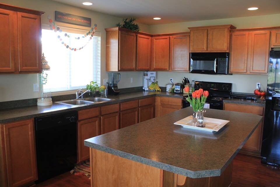 Lots of cabinet and counter space - 2803 Susie Ct