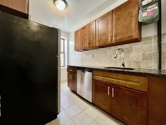 Building Photo - 709 W 176th St