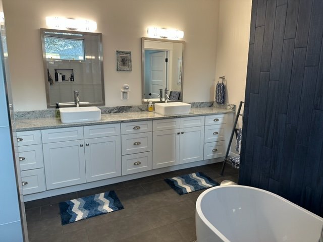 Building Photo - Furnished Craftsman Pool Home