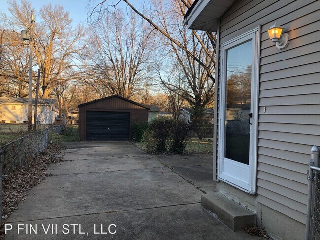 Building Photo - 3 br, 1 bath House - 268 Elmdale