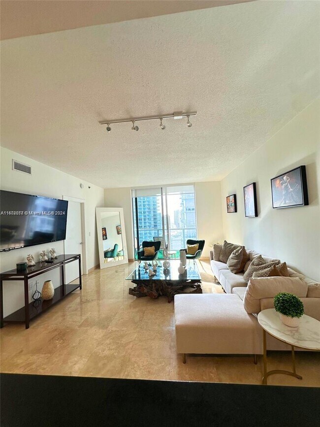 Building Photo - 1060 Brickell Ave