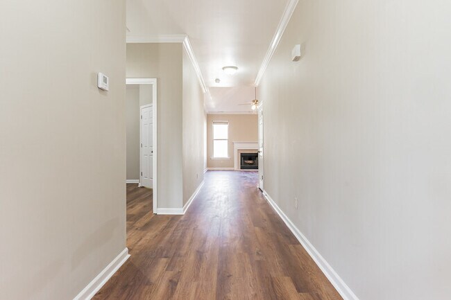 Building Photo - 1135 Avalon Dr