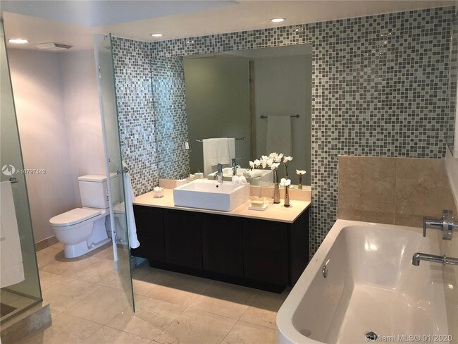 Building Photo - 150 Sunny Isles Blvd