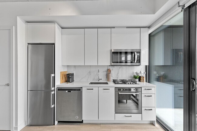 Building Photo - 458 Richmond St W