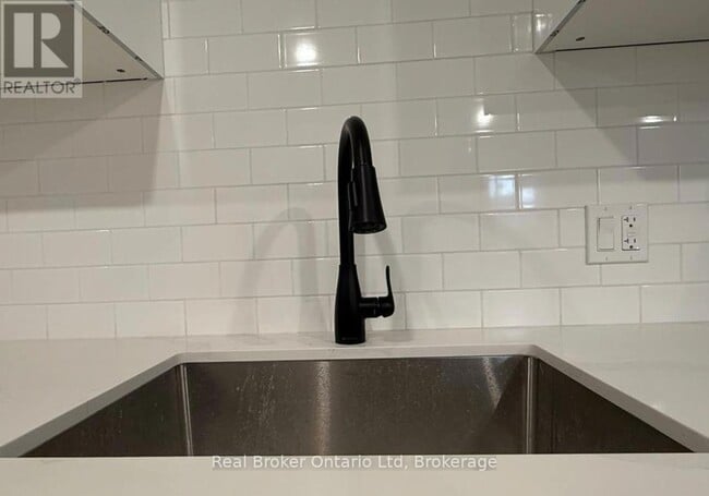 Building Photo - 29 Hewitt Pl