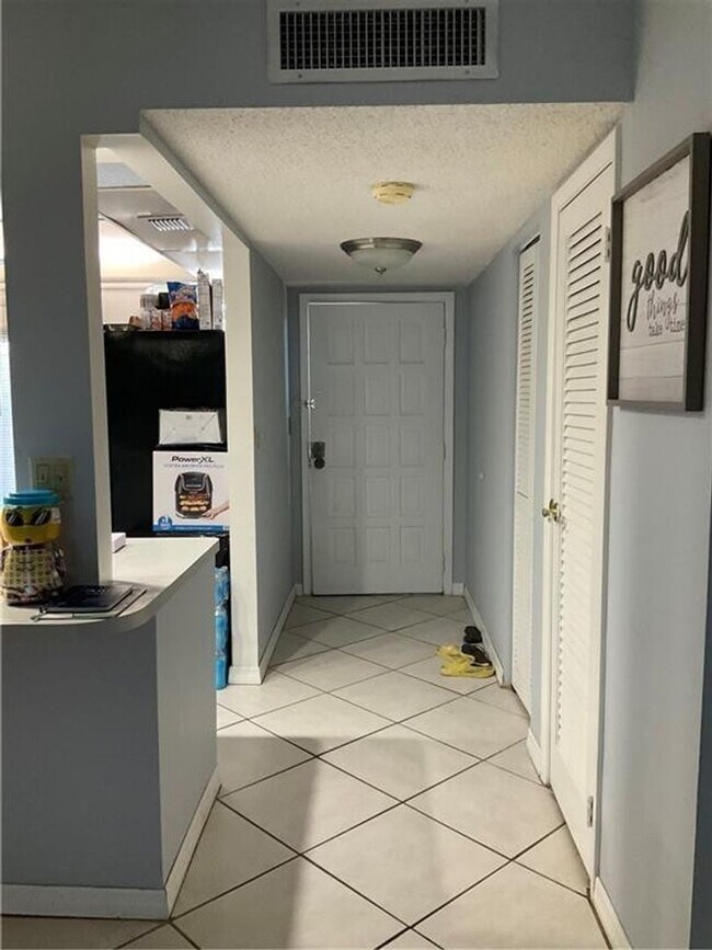 Building Photo - 6100 S Falls Circle Drive 313, Lauderhill,...