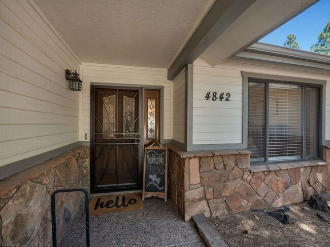 Building Photo - Gorgeous Furnished Country Club Rental