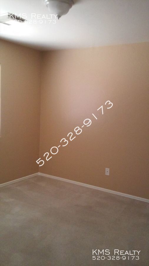 Building Photo - 7003 S Placita Sorrento