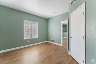 Building Photo - 2131 Hussium Hills St