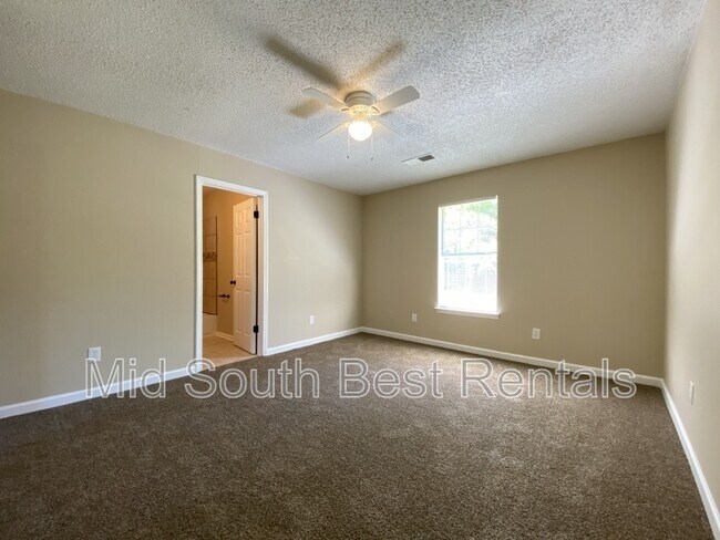 Foto del edificio - 3083 Fisher Ave