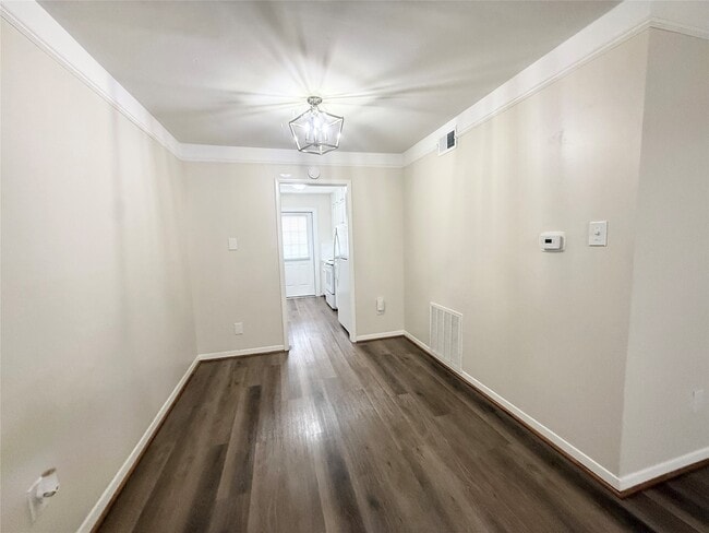 Building Photo - 500 Willow Dr