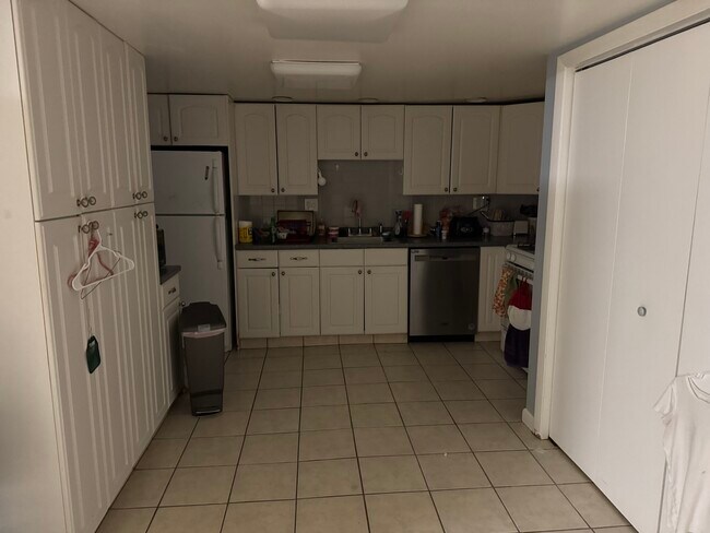 Part of kitchen - 11 Vanech Dr